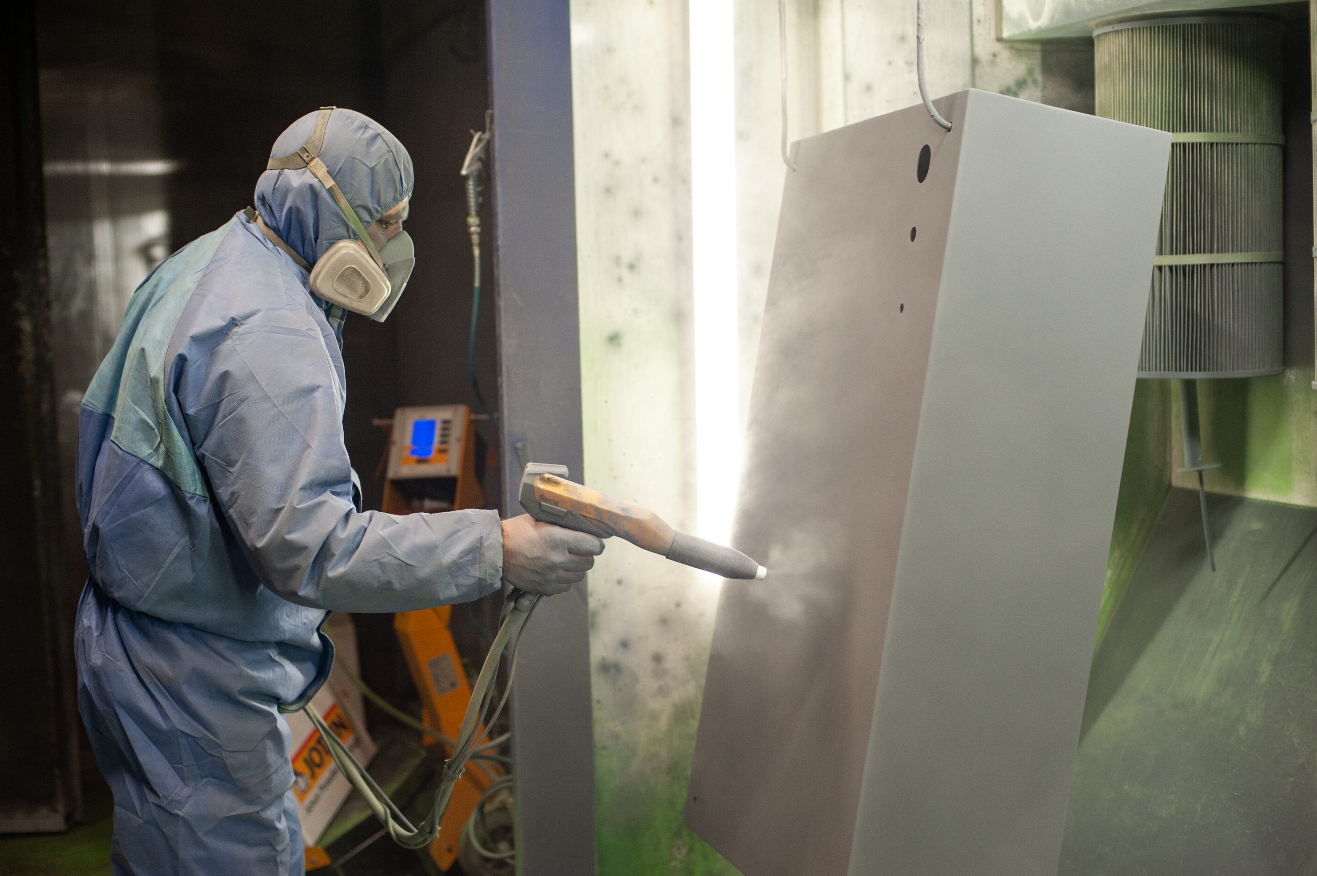 Painting metal on water in a separate paint box